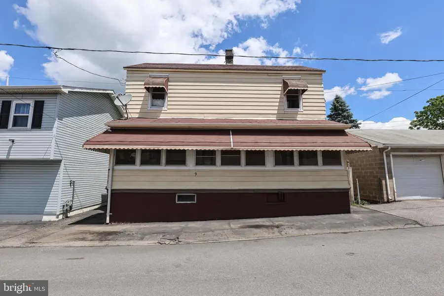 9 Hemlock St, West Hazleton, PA 18202 - #2