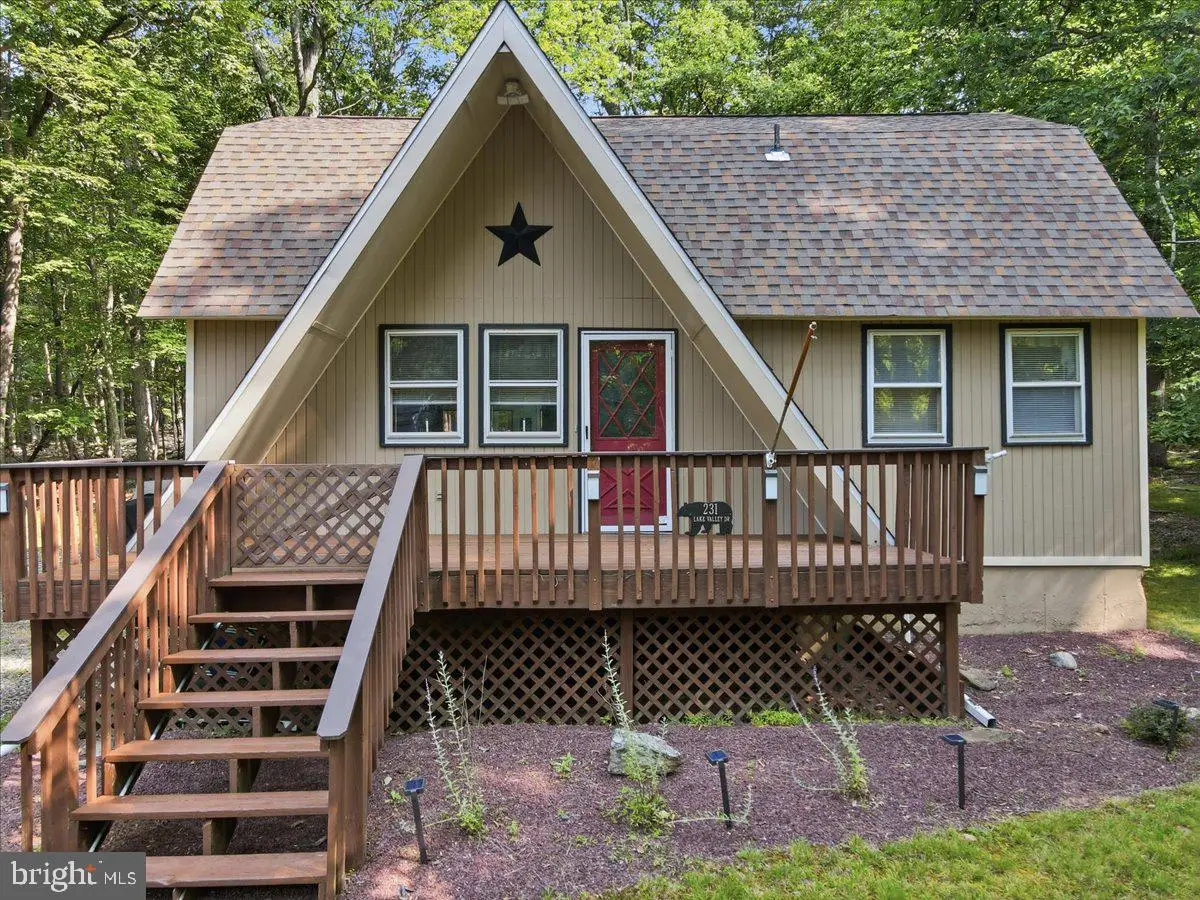 231 W Lake Valley Dr, Hazleton, PA 18202 - #1