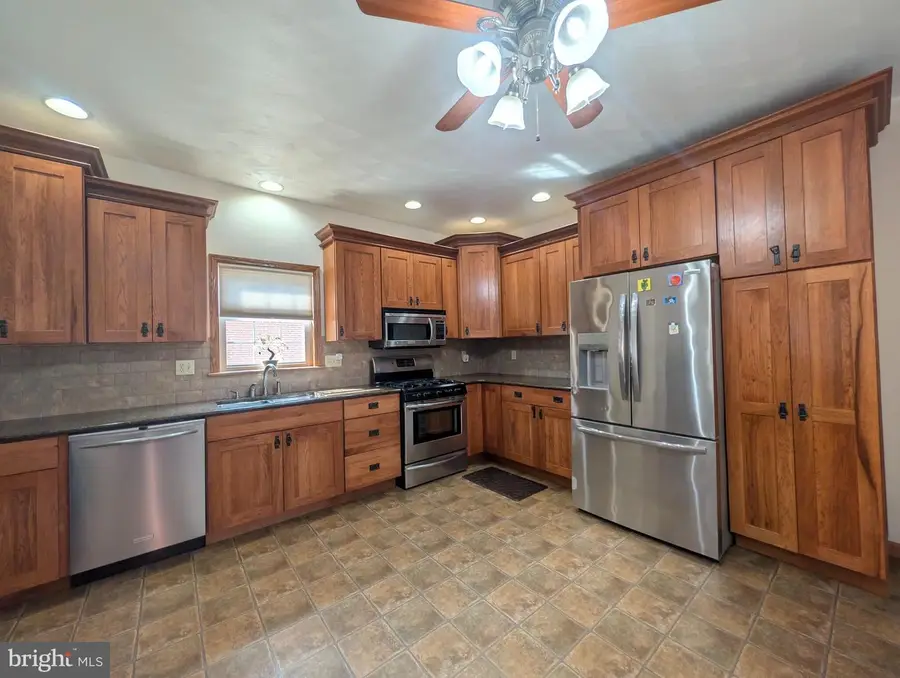 273 Tripp St, Kingston, PA 18704 - #2