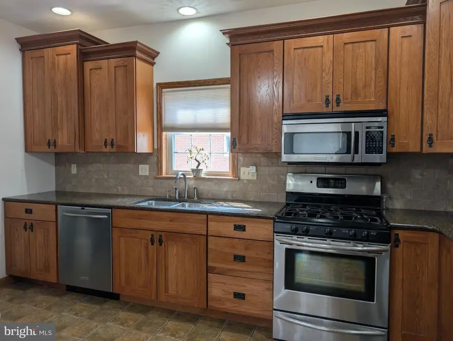 273 Tripp St, Kingston, PA 18704 - #3