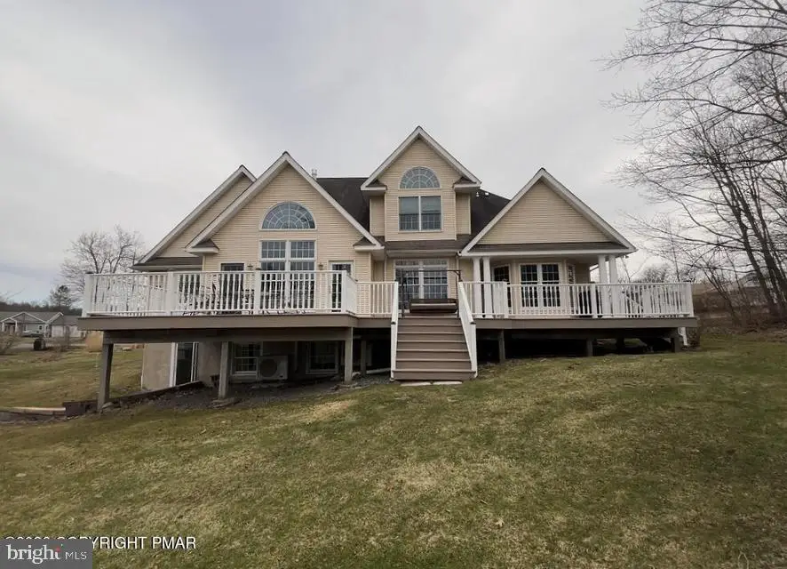 355 Washington Rd, Carbondale, PA 18407 - #2