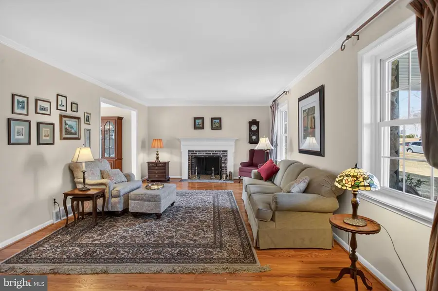 1221 Thomas Dr, Fort Washington, PA 19034 - #2