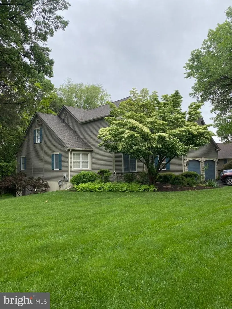 1752 Oak Hill Dr, Huntingdon Valley, PA 19006 - #1