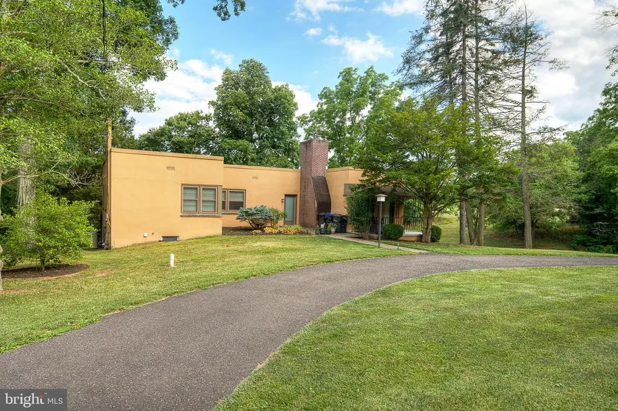 325 E 9th Ave, Collegeville, PA 19426 - Image #2