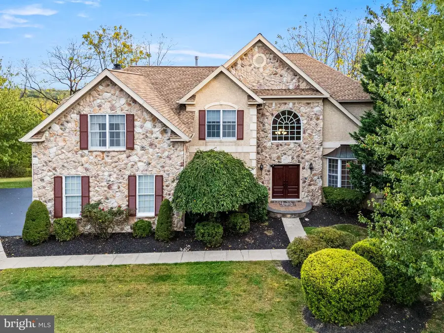 2108 Peregrine Cir, Norristown, PA 19403 - Image #2