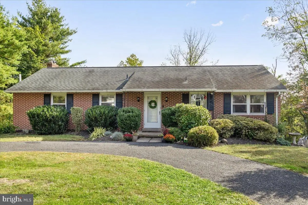 808 Mountainview Ave, Schwenksville, PA 19473 - Image #1