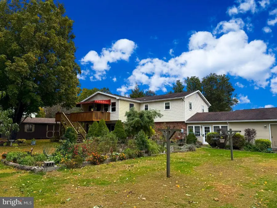 127 Pheasant Cir, Barto, PA 19504 - Image #2