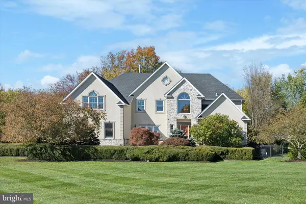 205 Amour Cir, BLUE BELL, PA 19422