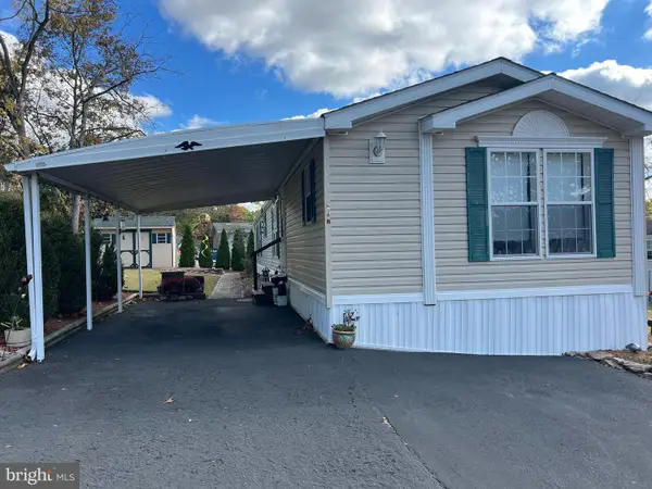 207 Green Hill Dr, GREEN LANE, PA 18054