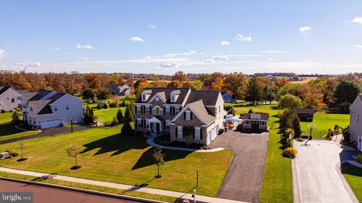 624 Crestwood Dr, Telford, PA 18969 - Image #1