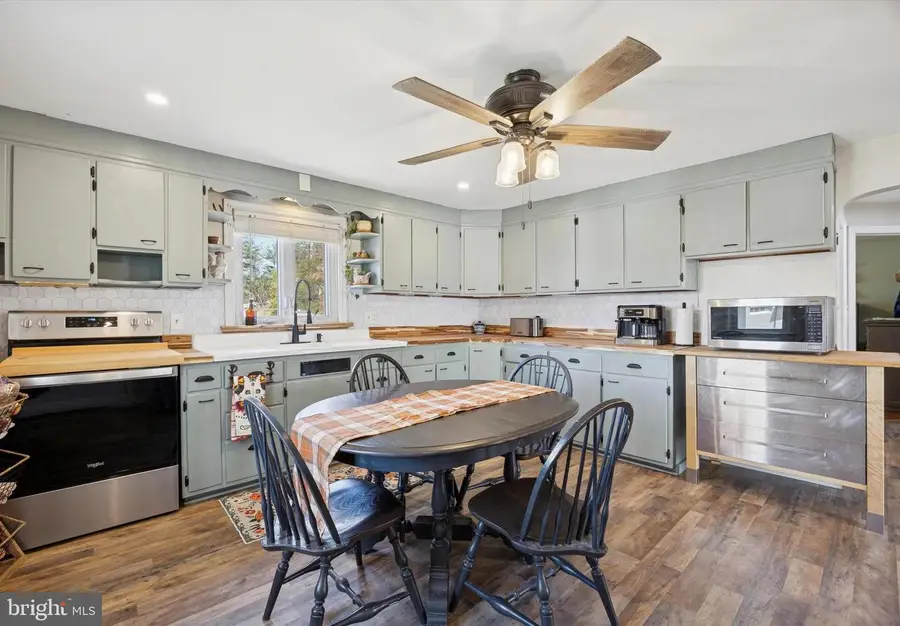 2951 N Charlotte St, Gilbertsville, PA 19525 - Image #3