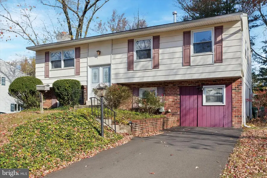 825 Monticello Pl, Lansdale, PA 19446 - Image #2