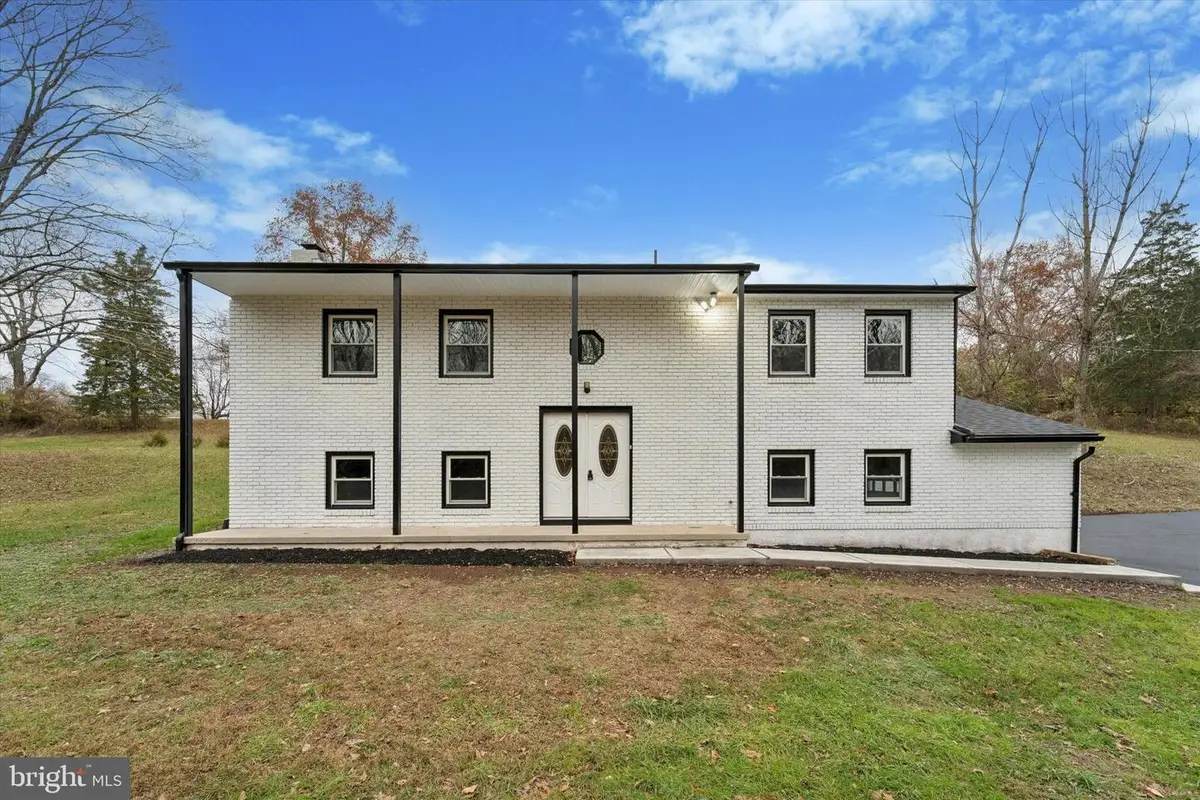 2672 Crownview Rd, Pottstown, PA 19464 - Image #1