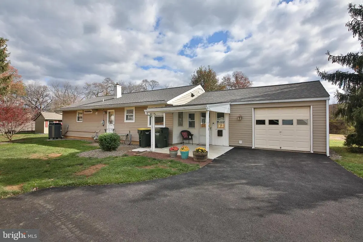 138 Greenbelt Dr, Hatboro, PA 19040 - Image #1