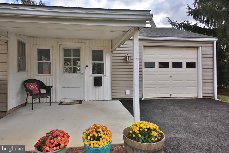 138 Greenbelt Dr, Hatboro, PA 19040 - Image #2