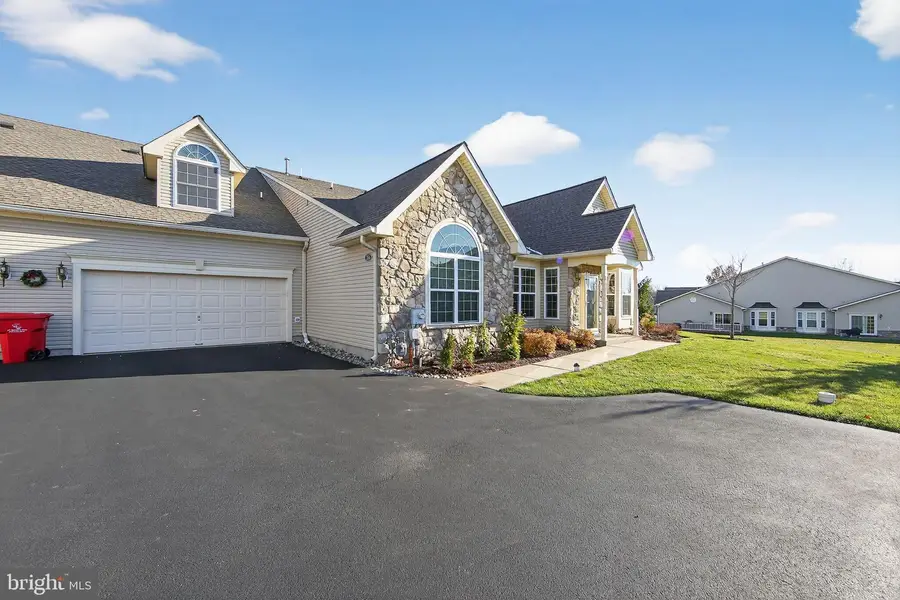 354 Calloway Ct, Royersford, PA 19468 - Image #3