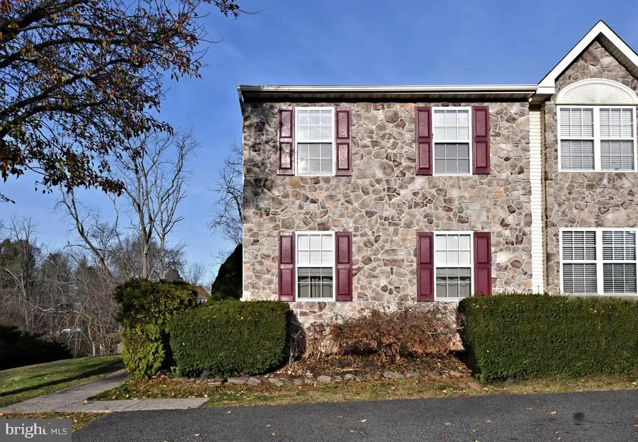 974 Dogwood Ln, Collegeville, PA 19426 - Image #2