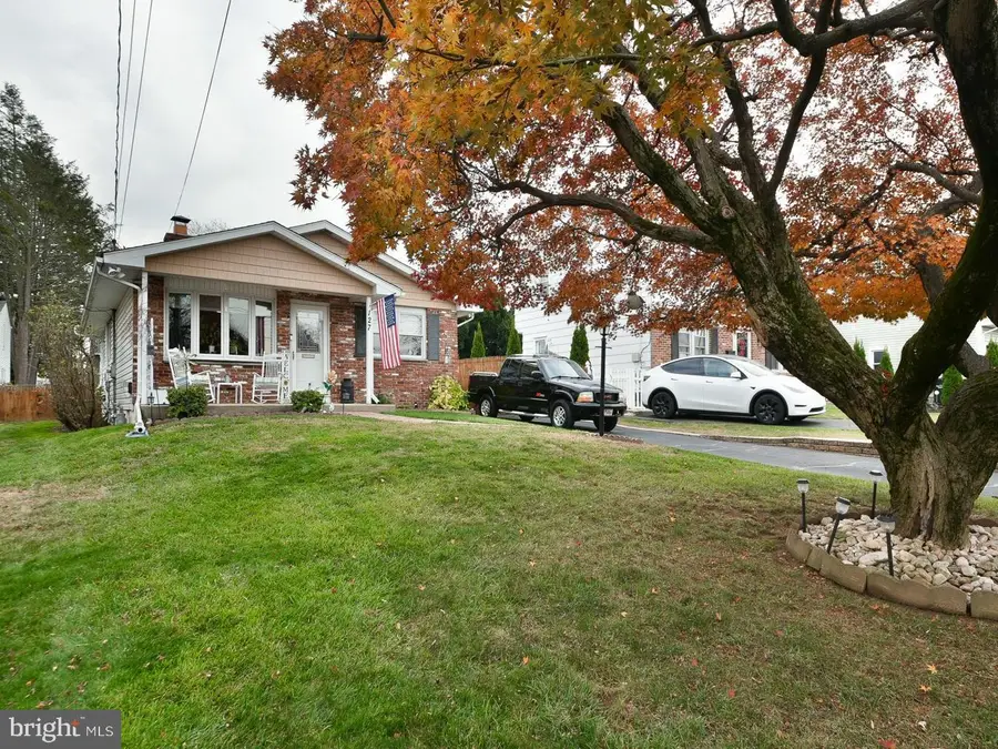 127 Ellis Rd, Willow Grove, PA 19090 - Image #3