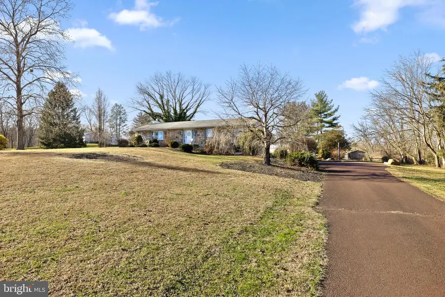 2563 Shelly Rd, Harleysville, PA 19438 - Image #2