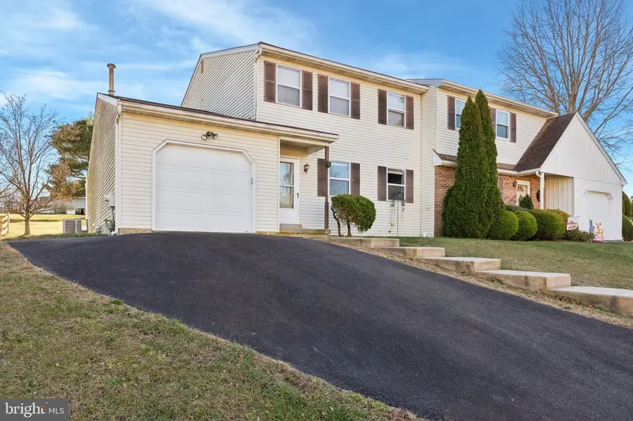 106 Stayman Dr, North Wales, PA 19454 - Image #2