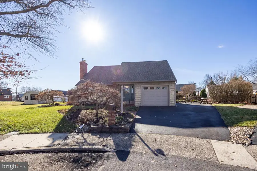 3 Carousel Dr, Telford, PA 18969 - Image #2