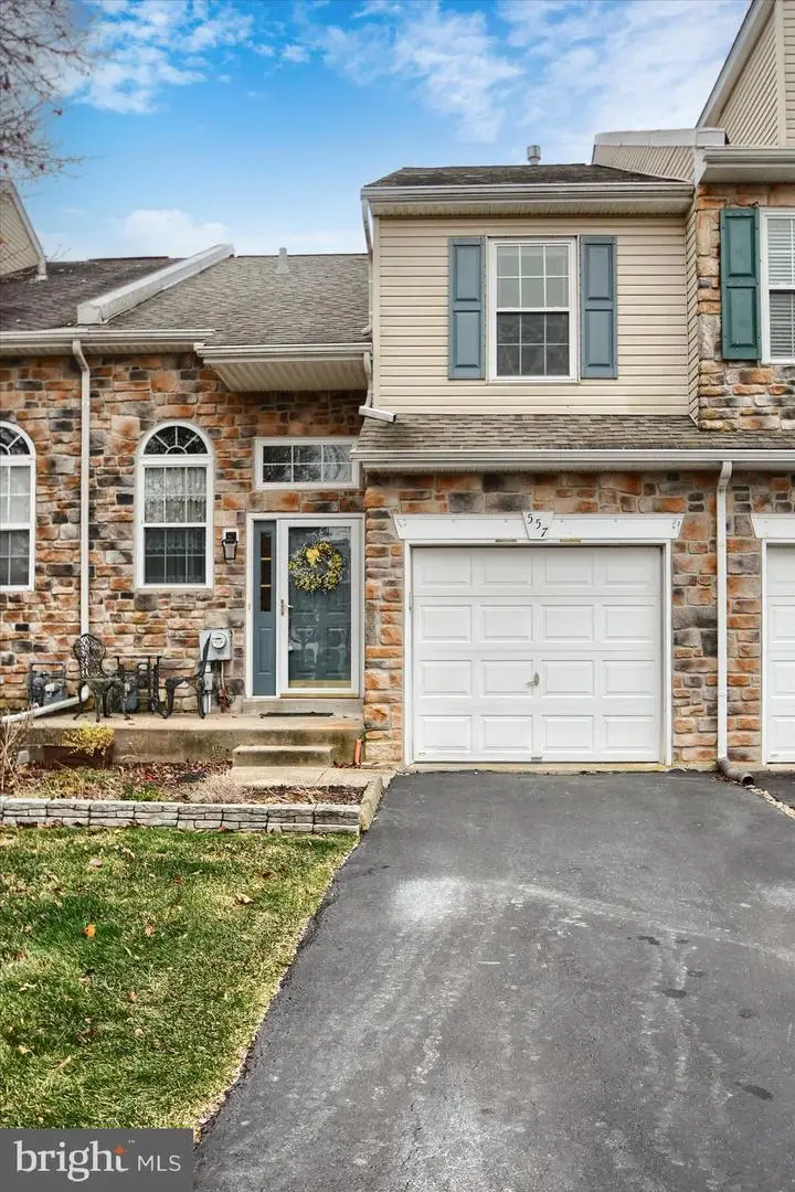 557 Broxton Ct, Harleysville, PA 19438 - Image #2