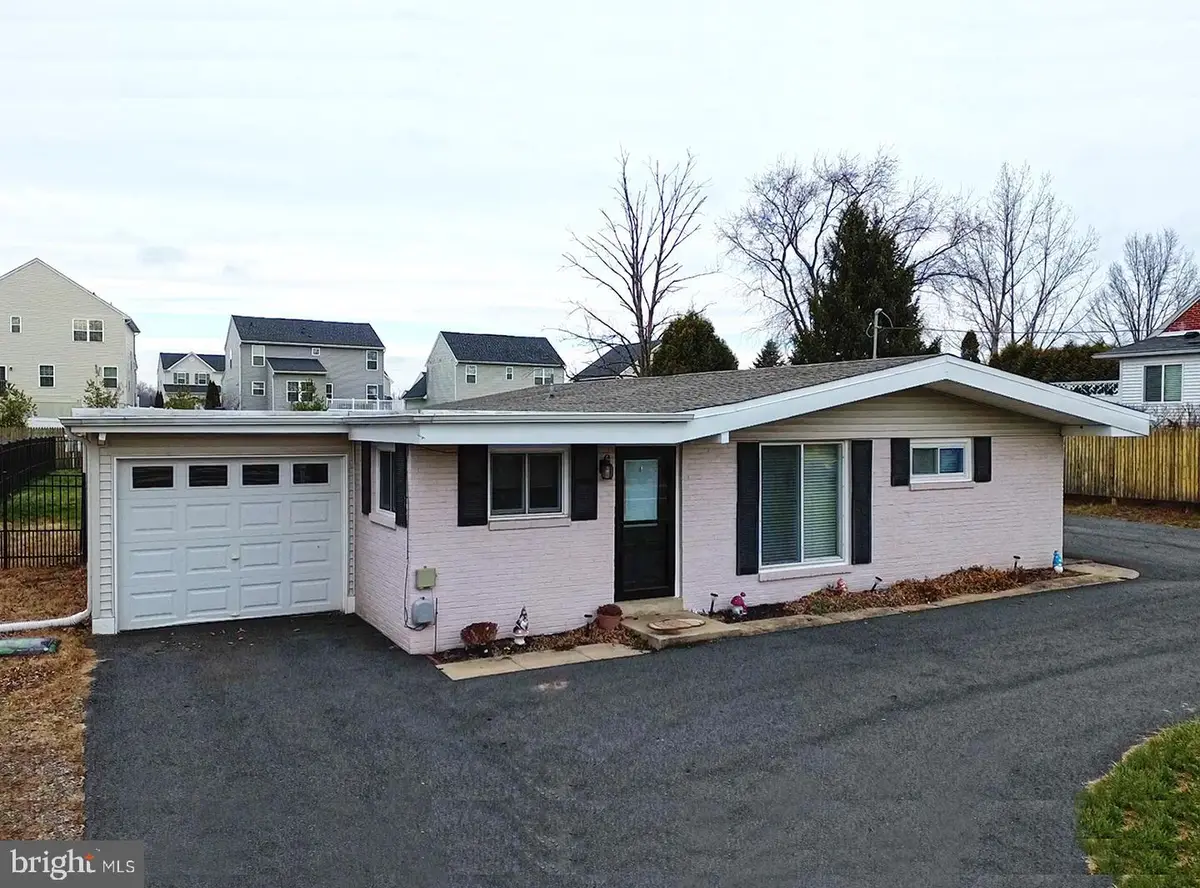 2403 N Charlotte St, Pottstown, PA 19464 - Image #1