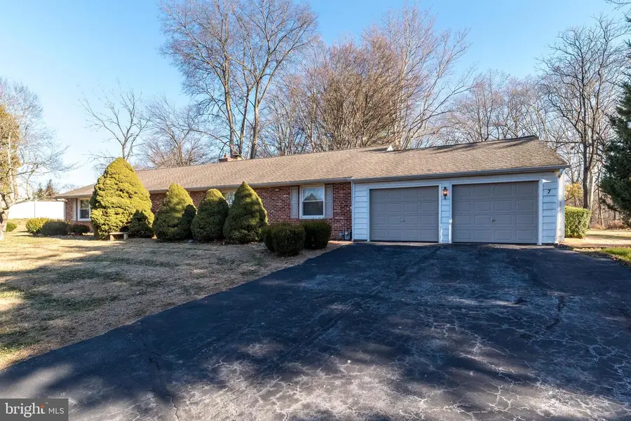 7 Vera Ln, Conshohocken, PA 19428 - Image #3