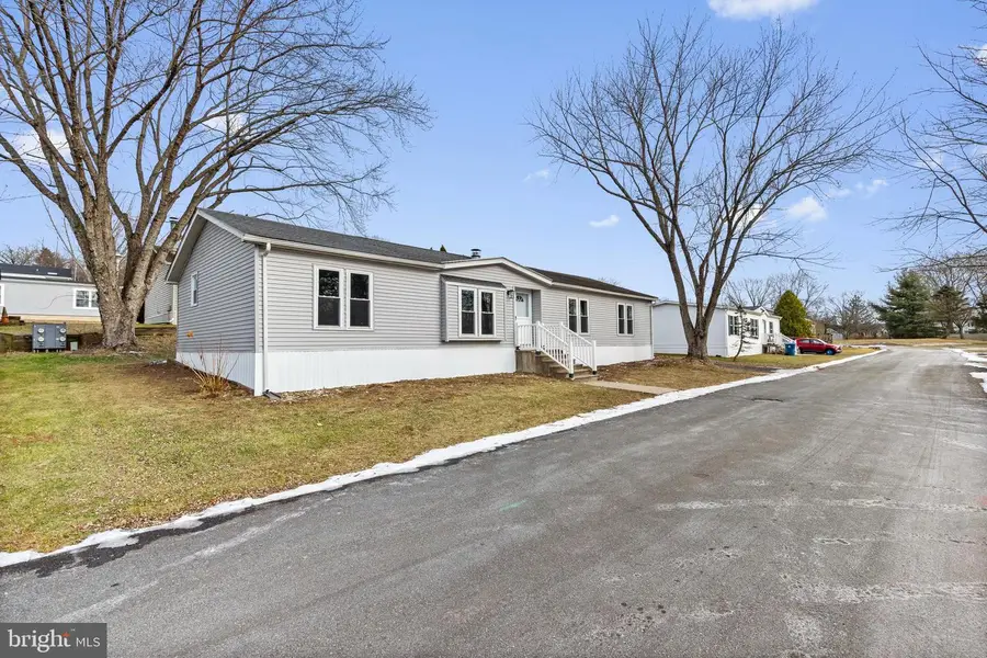 921 Lakeview Dr, Green Lane, PA 18054 - Image #2