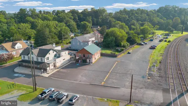 36 Railroad St, ROYERSFORD, PA 19468