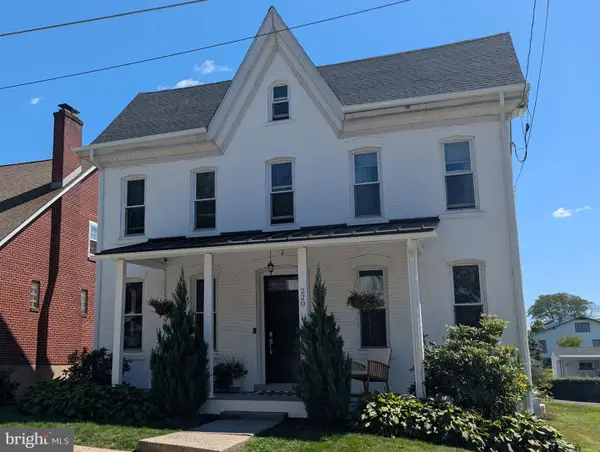 220 3rd St, EAST GREENVILLE, PA 18041