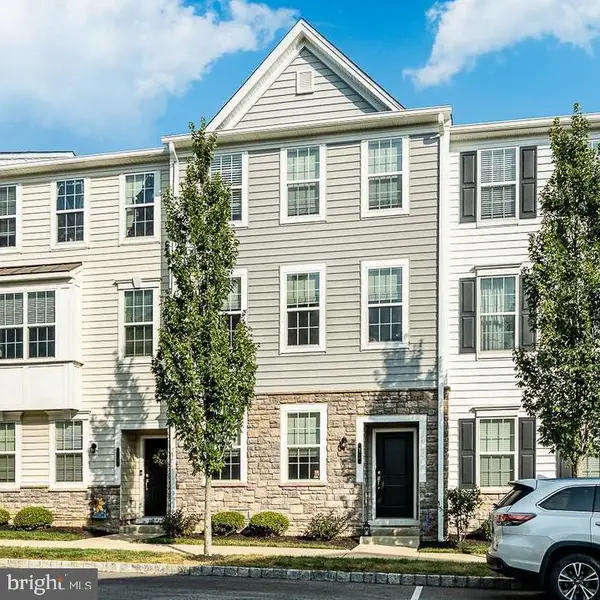 12 Manchester Dr, HATBORO, PA 19040