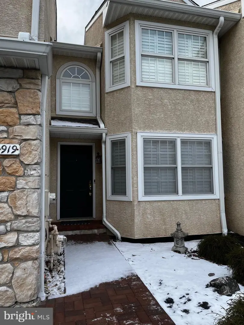 919 Jamie Ct, Blue Bell, PA 19422 - Image #2