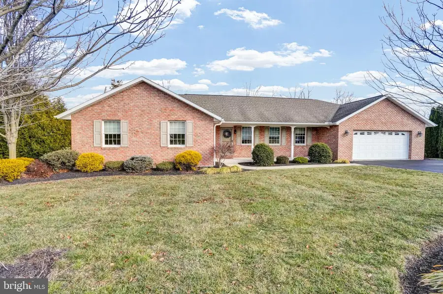 2422 Magnolia Dr, Gilbertsville, PA 19525 - Image #2