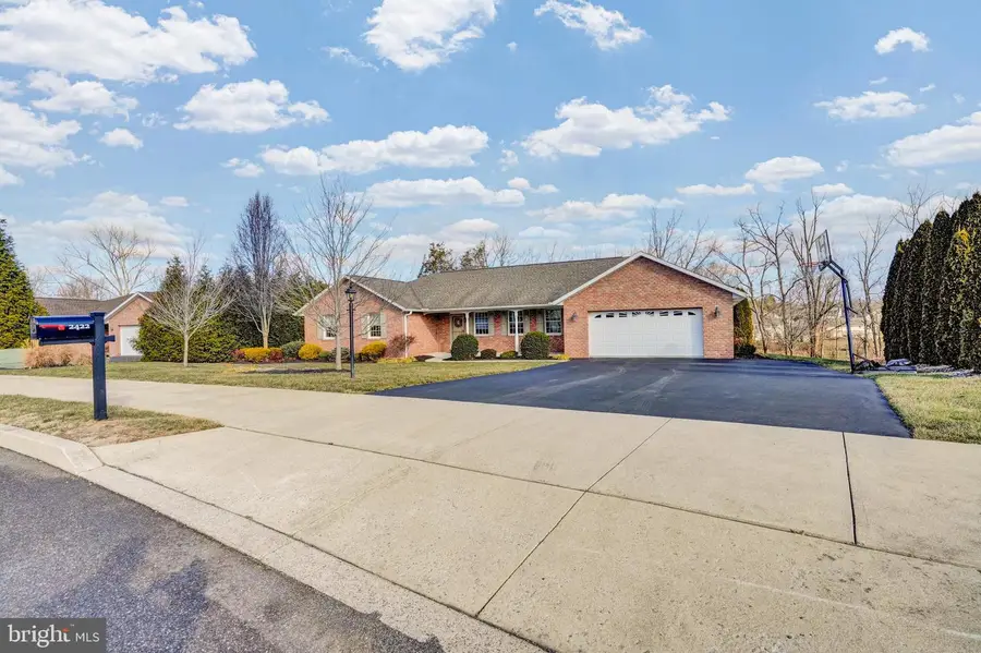 2422 Magnolia Dr, Gilbertsville, PA 19525 - Image #3