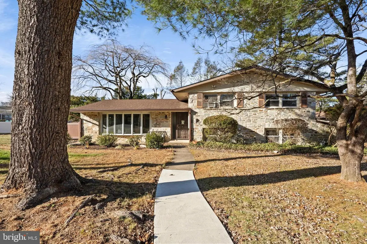 1064 Irvin Rd, Huntingdon Valley, PA 19006 - Image #1