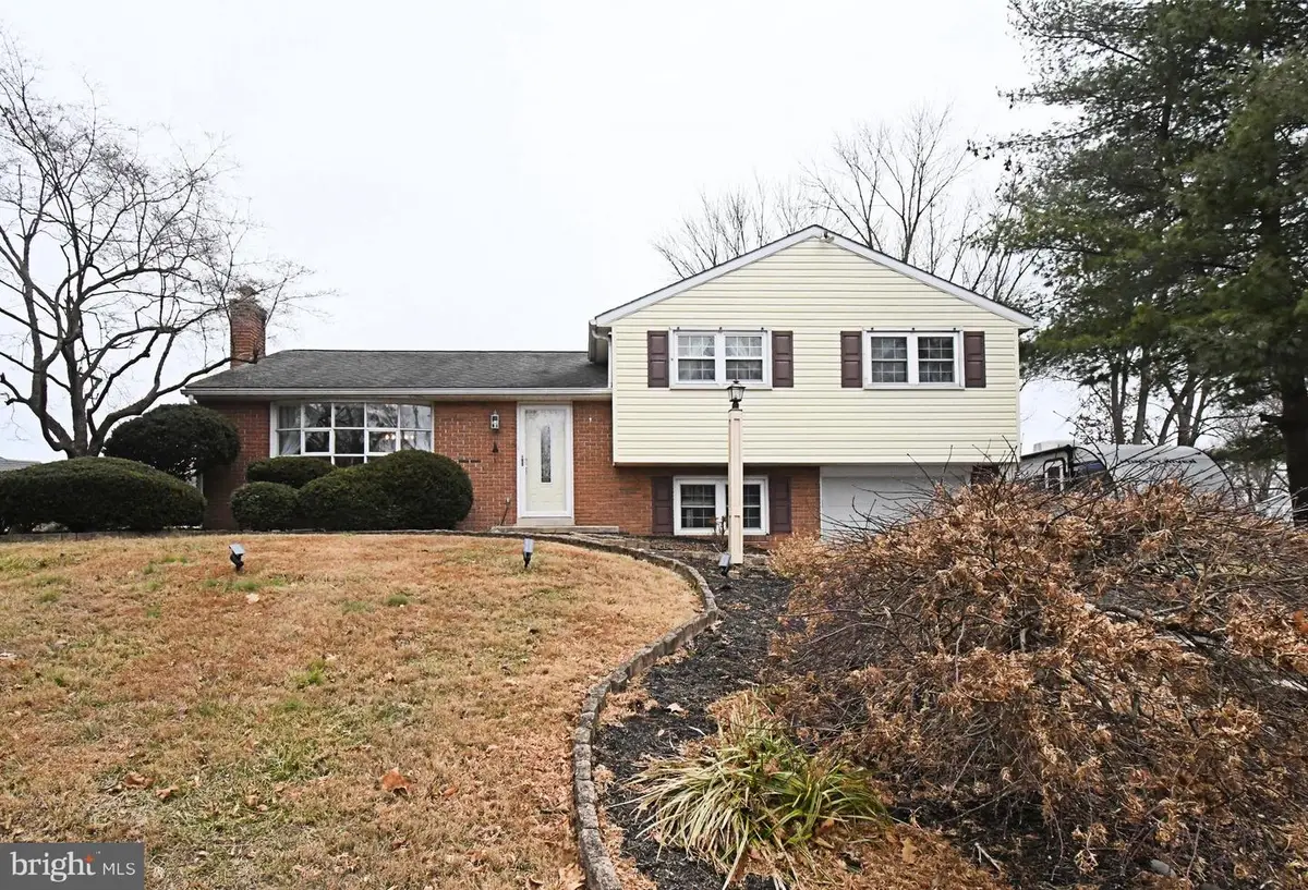 40 Diehl Dr, Gilbertsville, PA 19525 - Image #1