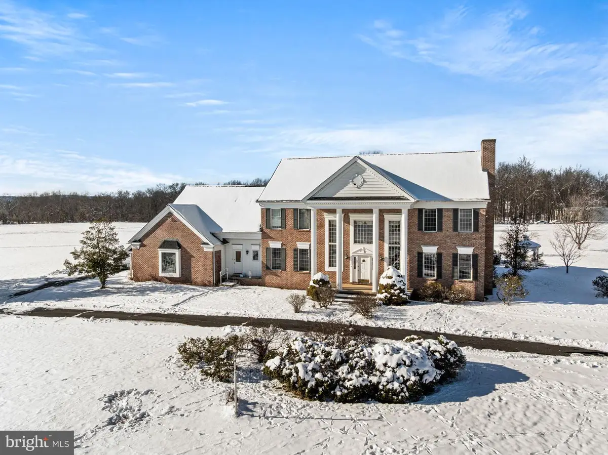 220 Sassamansville Rd, Gilbertsville, PA 19525 - Image #1