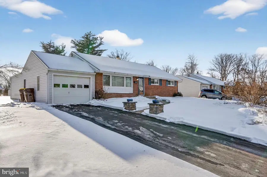 537 Sherwood Ln, Hatboro, PA 19040 - Image #2