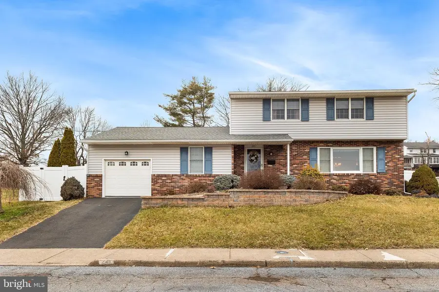 241 W Diamond St, Souderton, PA 18964 - Image #2