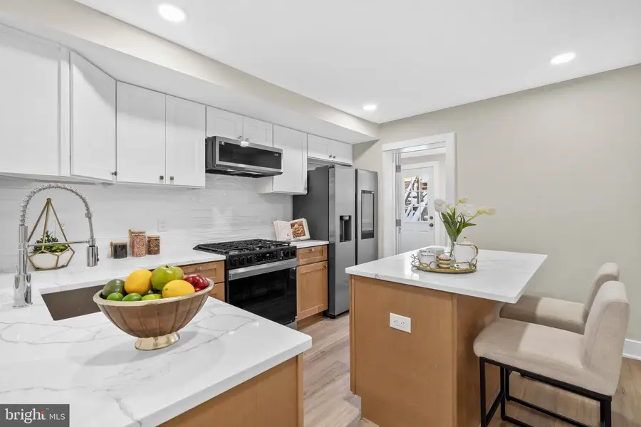 378 E Elm St, Conshohocken, PA 19428 - #3