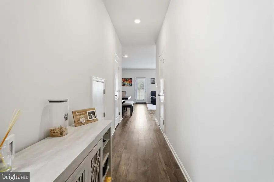 975 Still Waters Ln, Pennsburg, PA 18073 - Image #2