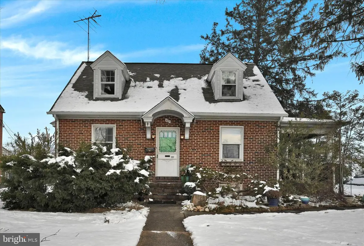 227 W King St, Pottstown, PA 19464 - #1