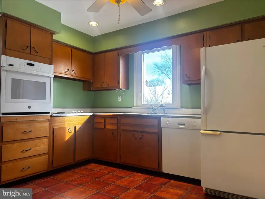 534 Barbara Dr, Norristown, PA 19403 - Image #3