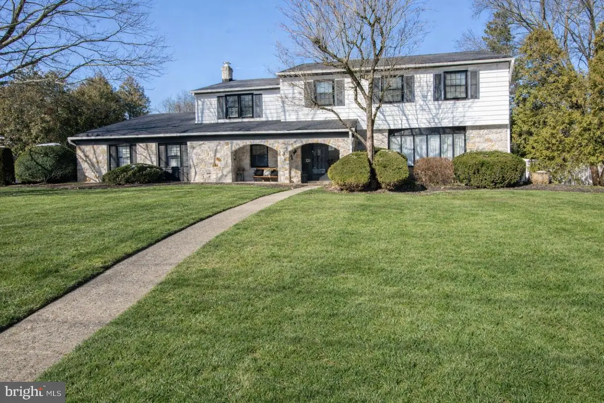 233 Lamplighter Ln, Huntingdon Valley, PA 19006 - #1