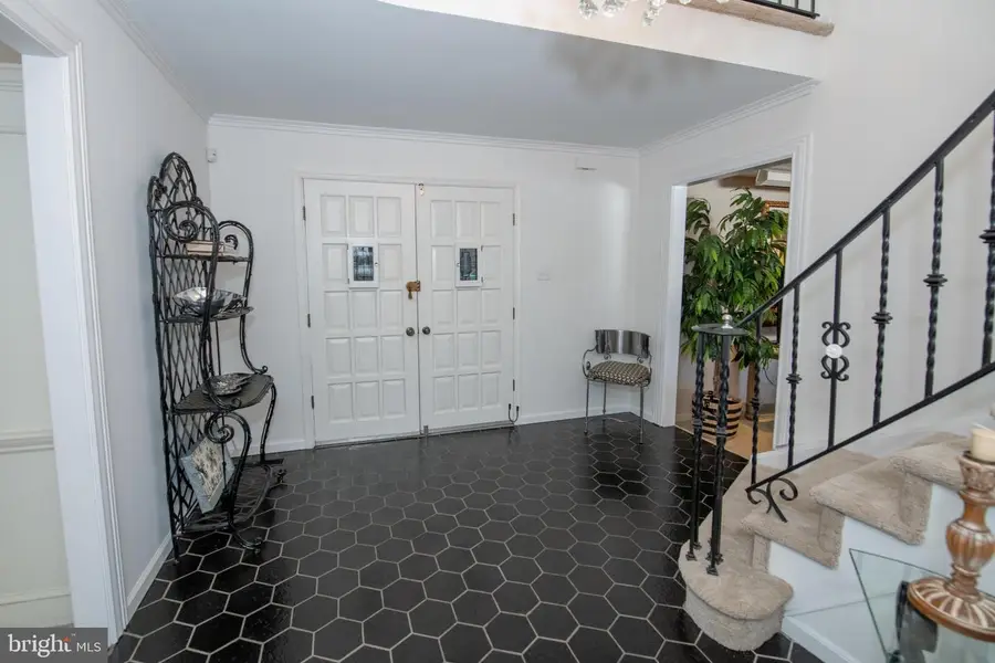 233 Lamplighter Ln, Huntingdon Valley, PA 19006 - #2