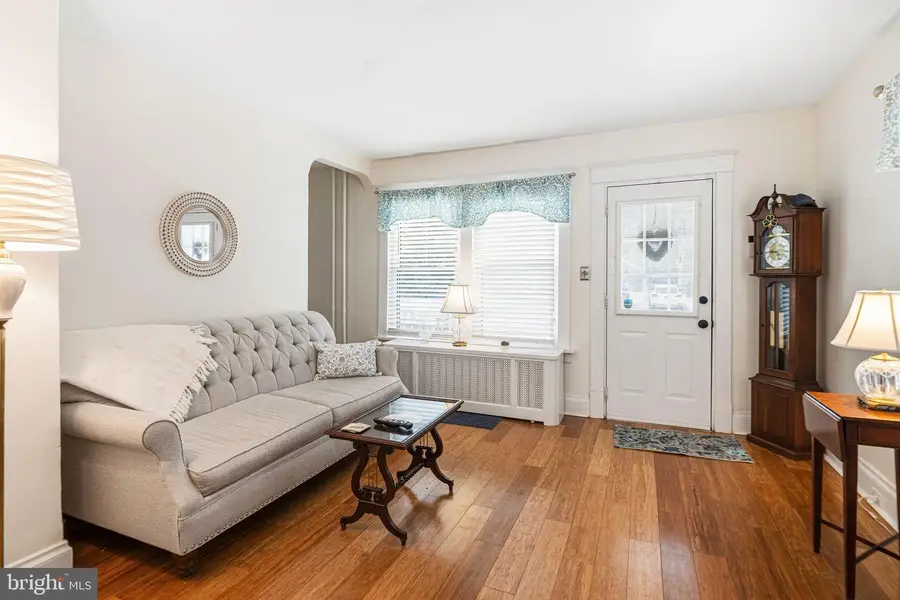 329 N Tyson Ave, Glenside, PA 19038 - #2