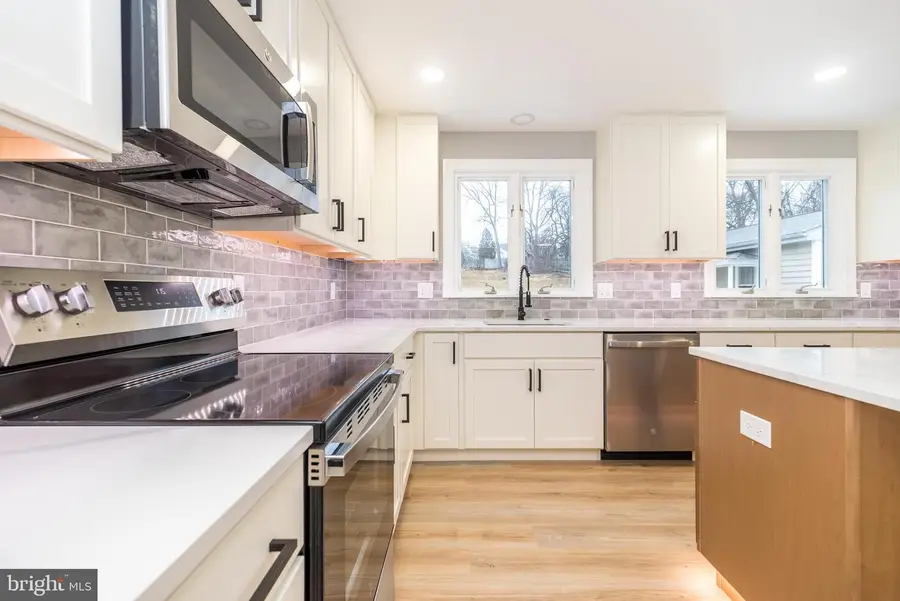 61 S Park Ave, Norristown, PA 19403 - #3