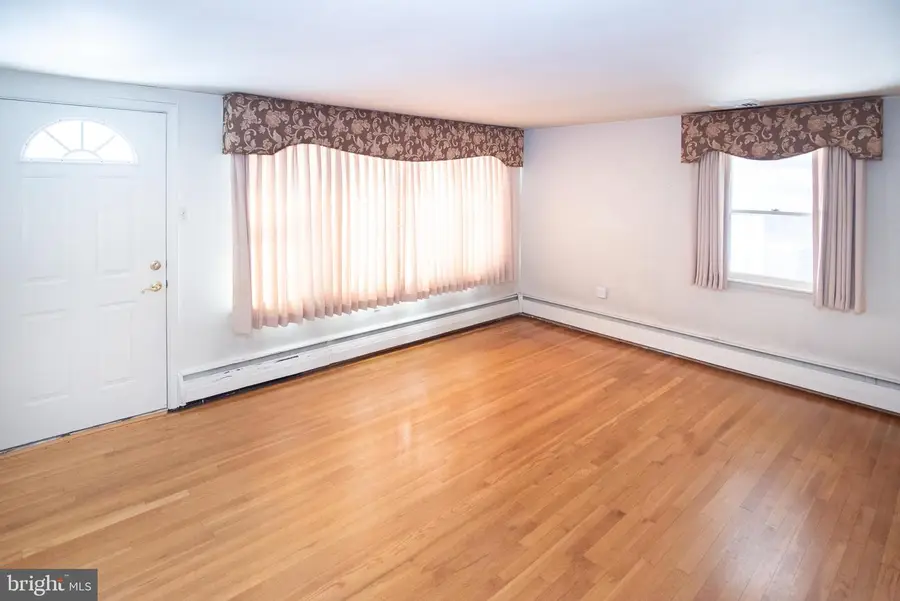 25 E Township Line Rd, Souderton, PA 18964 - #3