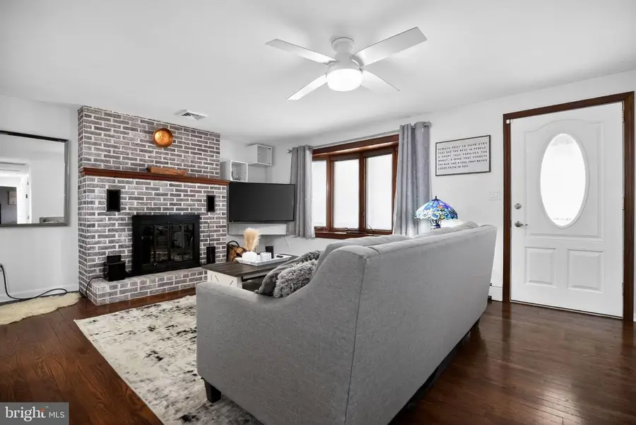 211 Spring Mount Rd, Schwenksville, PA 19473 - #2